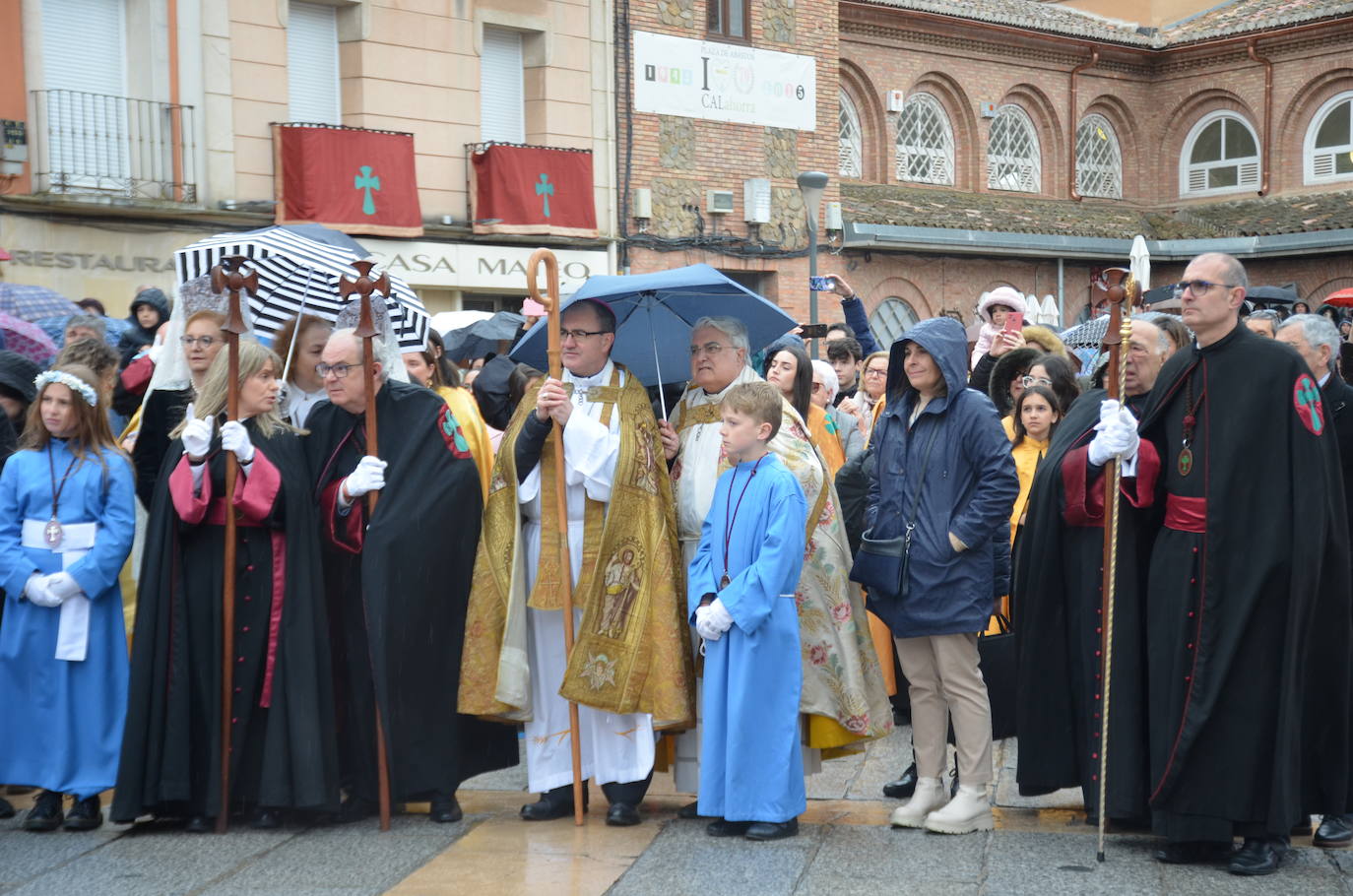 Las imágenes del encuentro entre la virgen Gloriosa y Cristo Resucitado en Calahorra