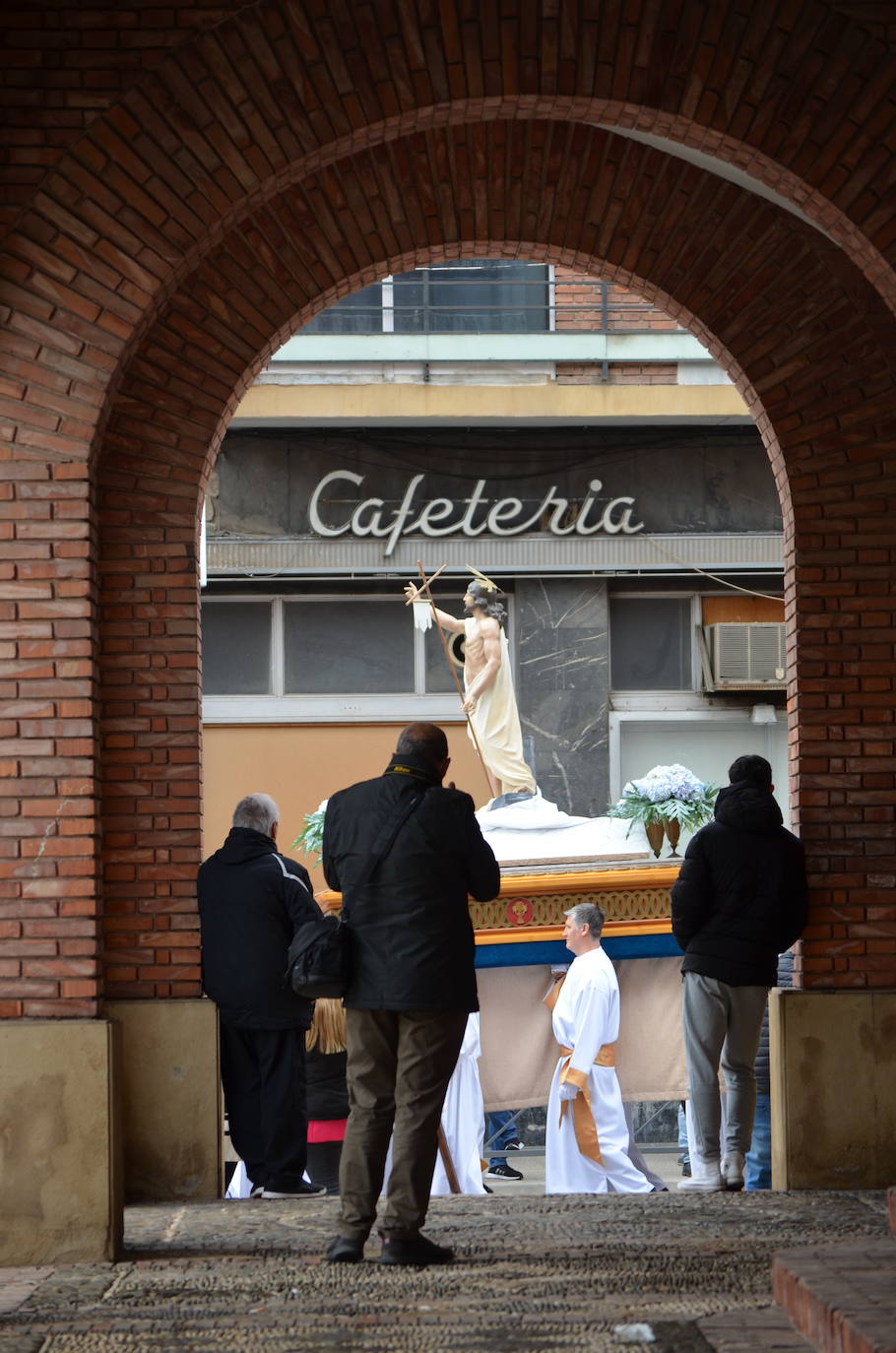 Las imágenes del encuentro entre la virgen Gloriosa y Cristo Resucitado en Calahorra