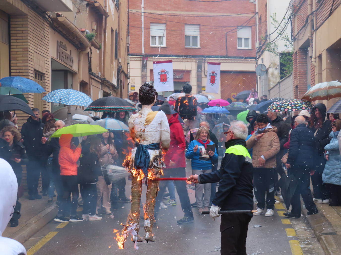 La quema de judas, en imágenes