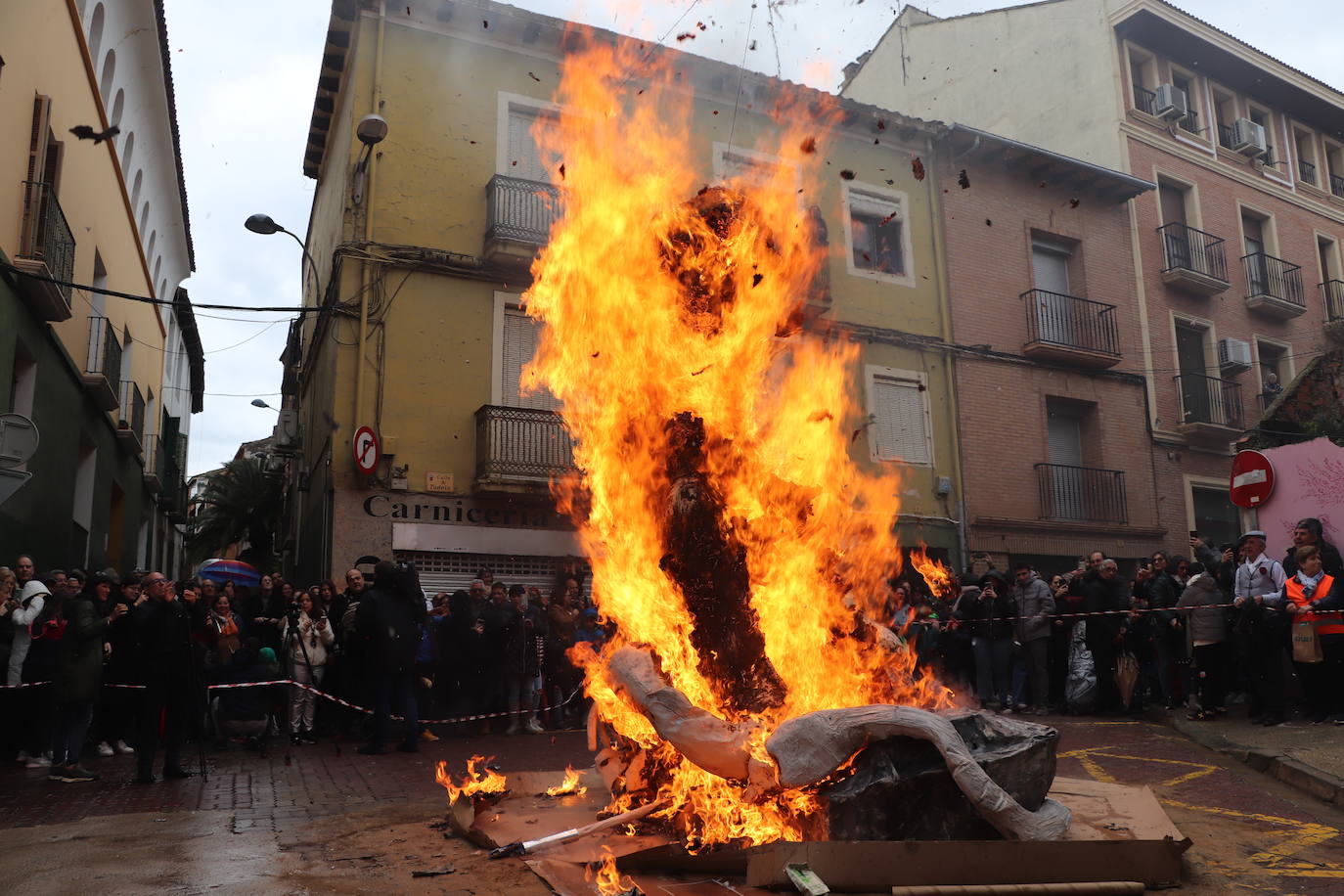 La quema de judas, en imágenes