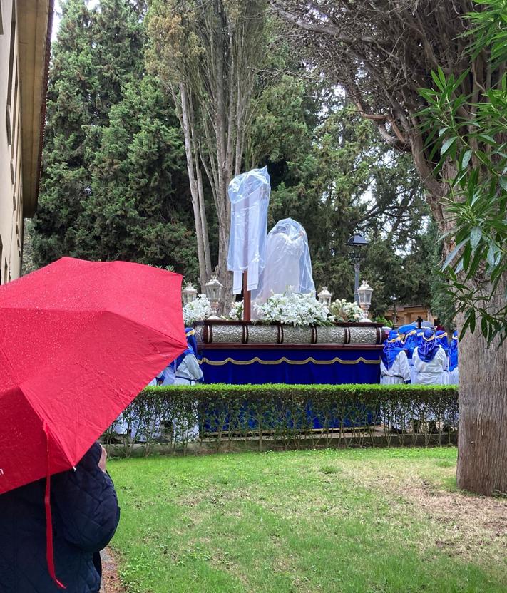 Imagen secundaria 2 - La lluvia impide que Jesús y María Magdalena se encuentren en Logroño