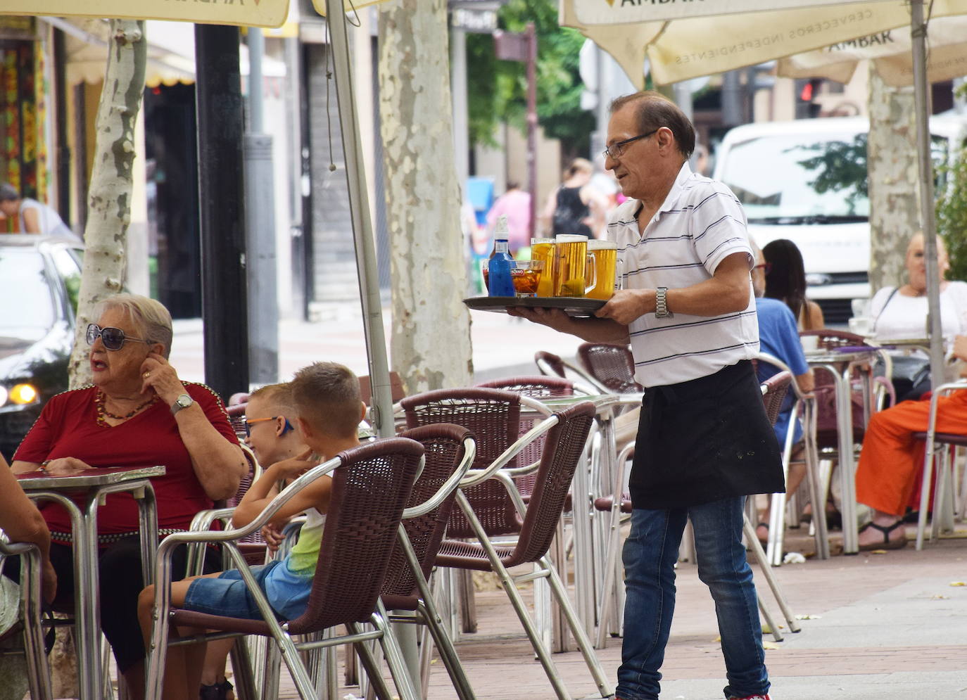 El sector Servicios registró la mayor bajada del paro en marzo.