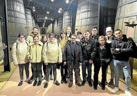 Visita de un grupo a las Bodegas Franco Españolas.