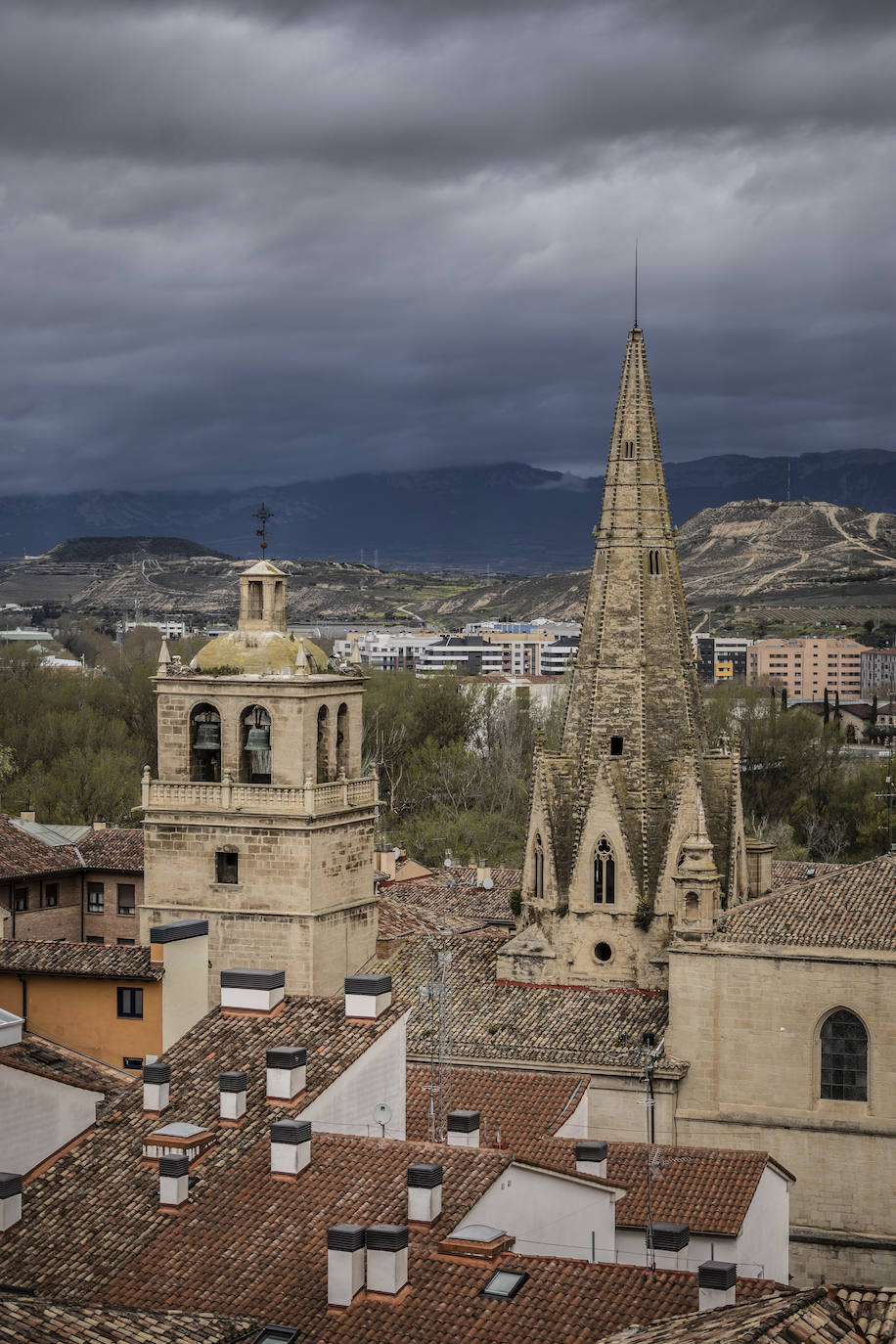 Imagen secundaria 2 - San Bartolomé, y Santiago y Palacio vistas desde La Redonda.