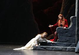 Adalgisa y Norma, en el dúo dúo 'Mira, o Norma', a cargo de Ópera 2001.