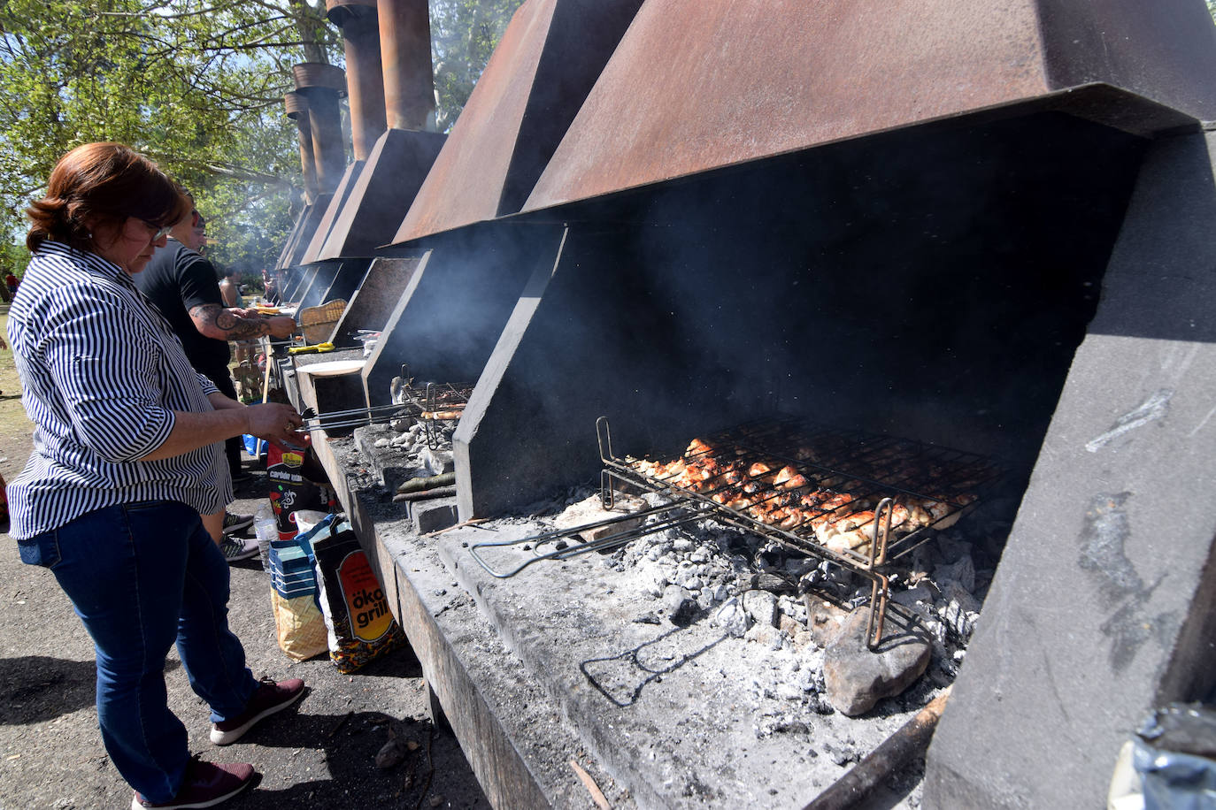 Mucha gente y pocos asadores en La Grajera