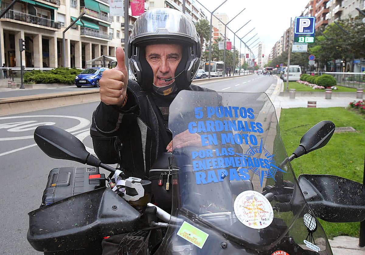 El motero leonés Anselmo Tascón, a su paso por Logroño.