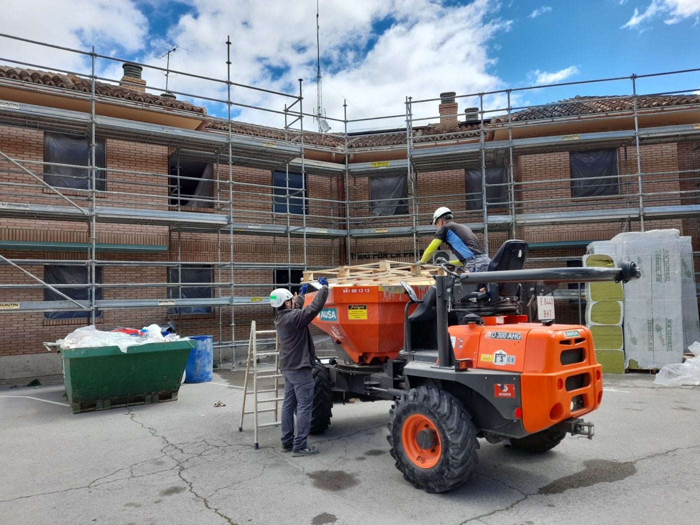 Obras en el cuartel de la Guardia Civil de Cervera del Río Alhama.