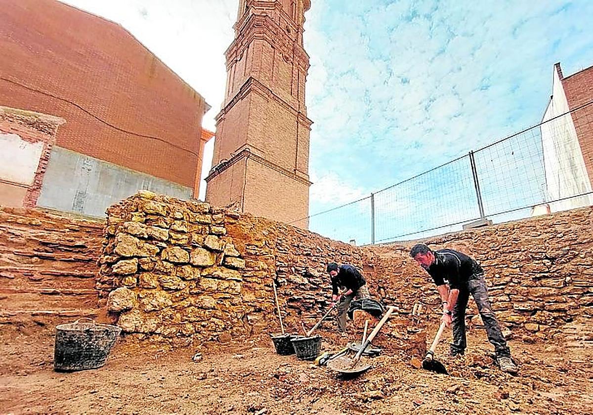Gabriel e Inko, en las excavaciones del almacén del diezmo.
