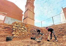 Gabriel e Inko, en las excavaciones del almacén del diezmo.