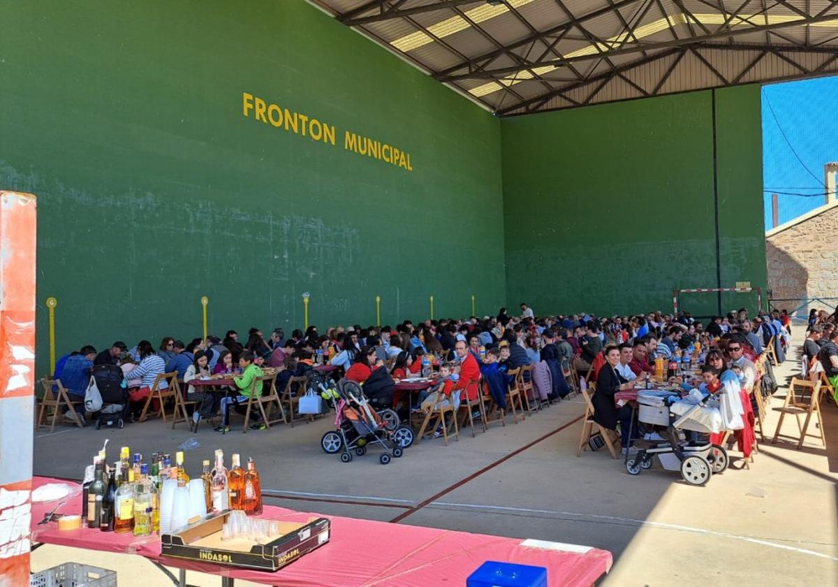 La comida popular de Grávalos contó con 275 personas