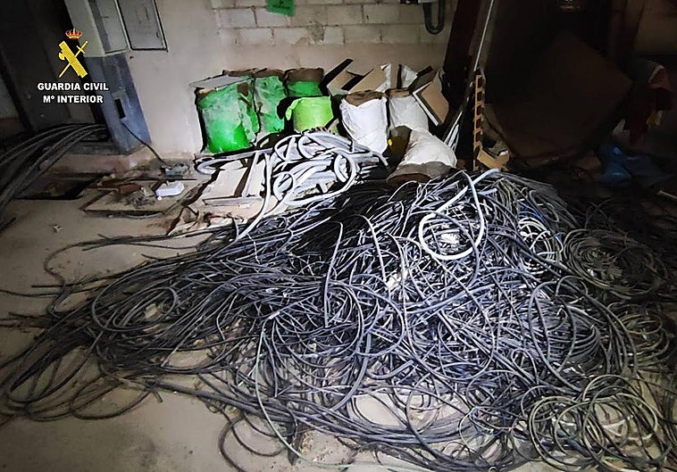 Un ladrón reincidente roba 111 kilos de cable de cobre en una empresa de El Sequero