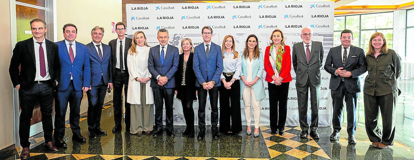 Miguel Sáinz, Alberto Galiana, José Luis Pérez Pastor, Goyo Ezama, Belinda León, Conrado Escobar, Teresa Cobo, Gonzalo Capellán, Marta Fernández Cornago, Isabel Moreno, María Martín, Francisco Achiaga, Alfonso Domínguez y Noemí Manzanos.