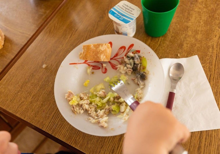 Imagen de archivo de un menú en un comedor infantil.