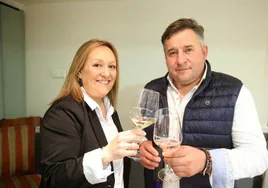 Seila Casas y Ernesto Sáenz Yustes, enóloga y viticultor.