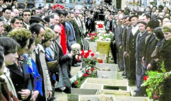 Exhumación en el cementerio de Torrero (Zaragoza) en 1979.