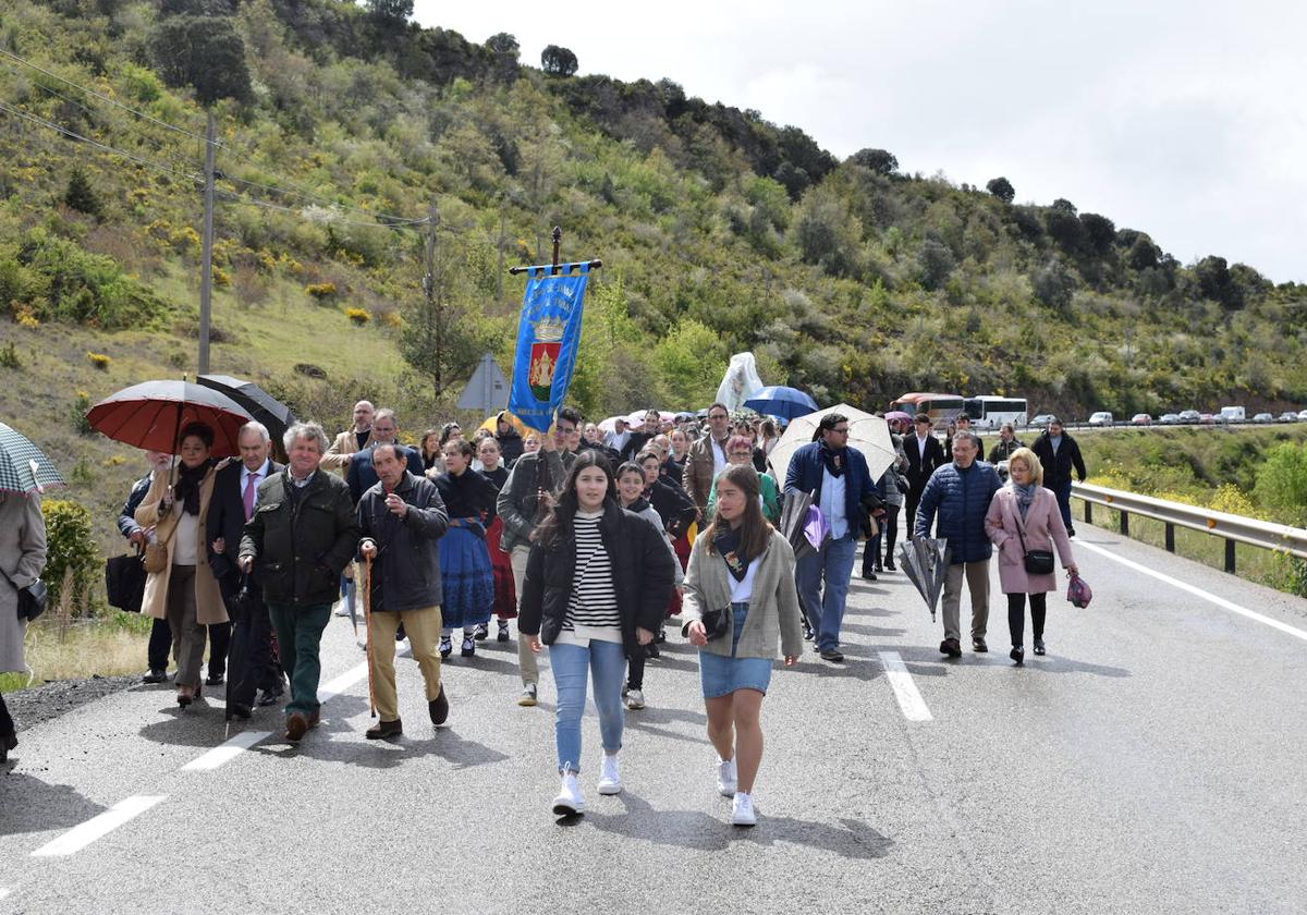 Procesión de la Virgen de Tómalos en Torrecilla