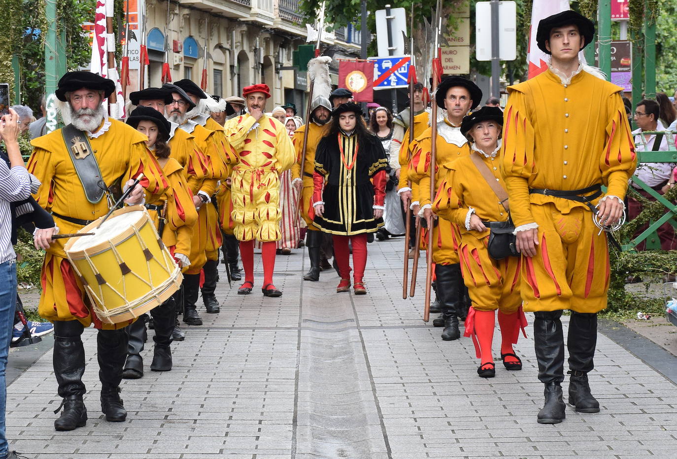 Desfile bernabeo del pasado año por las calles del Casco Antiguo.