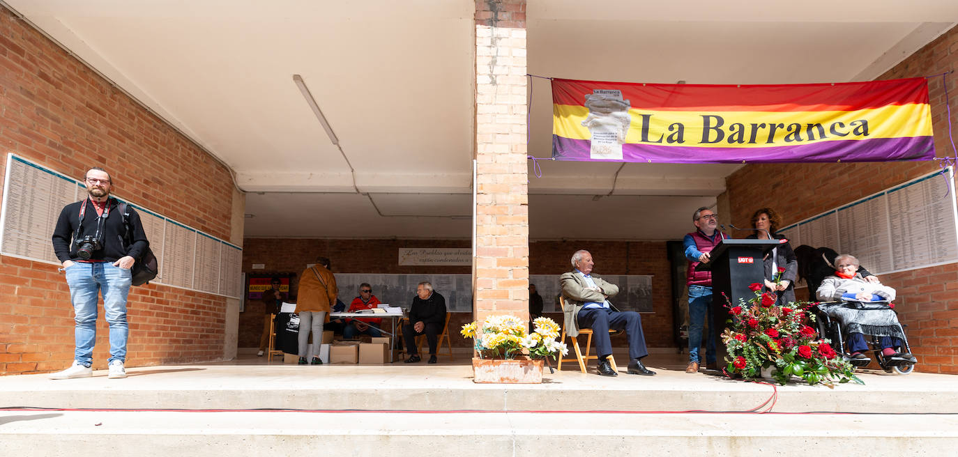 Homenaje cívico a los represaliados en La Barranca