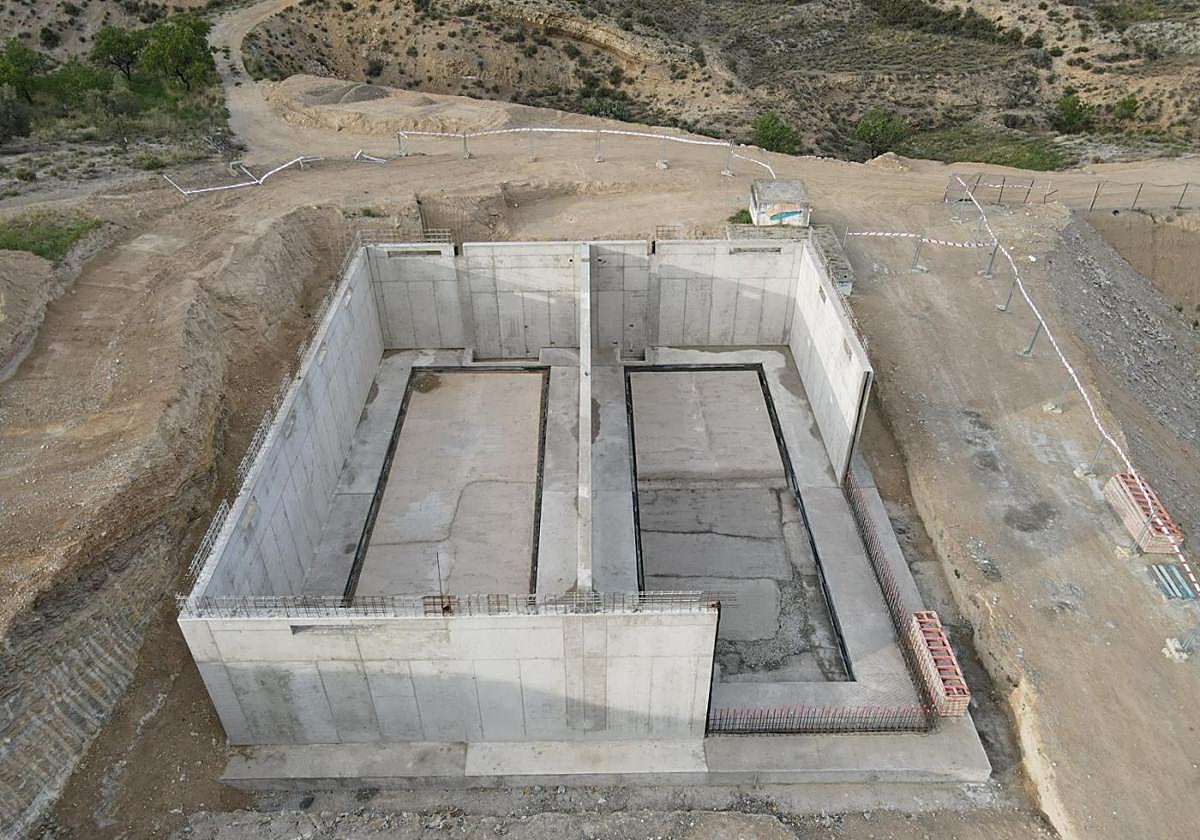 Estado actual de las obras de construcción del nuevo depósito de agua.
