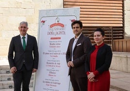 José Luis Pérez Pastor, Roberto Iturriaga y Rocío Coletes, durante la presentación de 'El patio de doña Jacinta'.