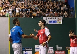 Darío y Altuna se saludan en un partido de la Feria de San Mateo