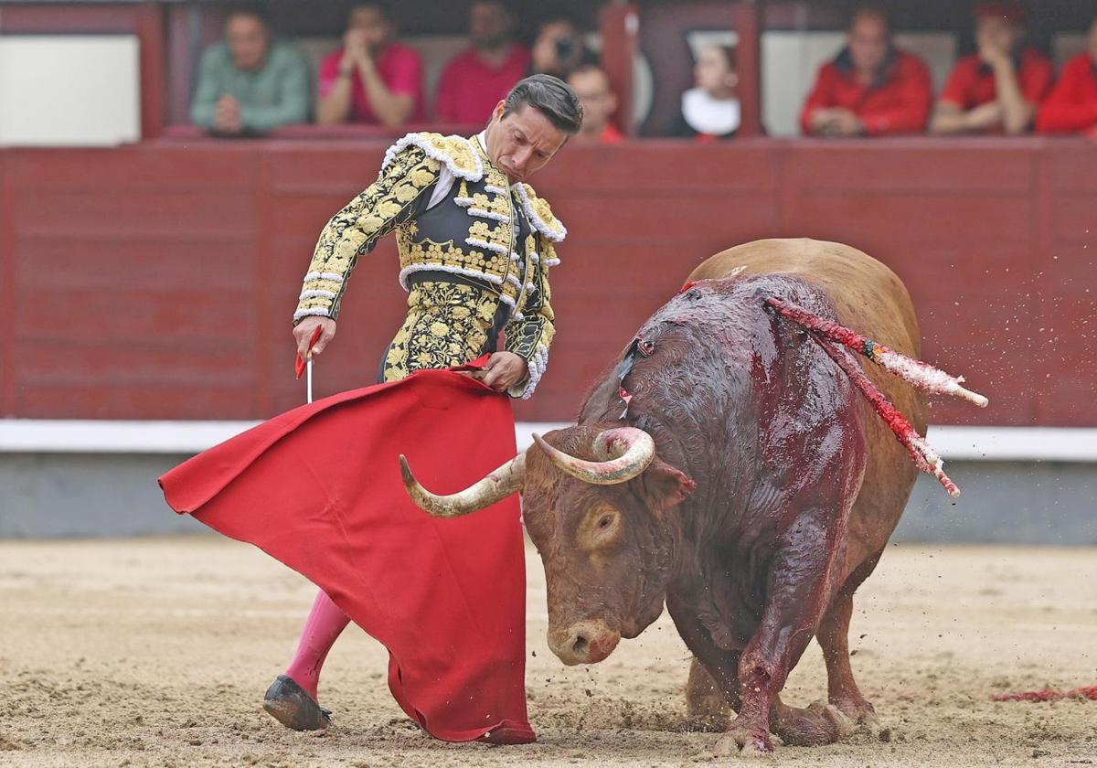 Diego Urdiales, durante una corrida en Las Ventas en junio del año pasado.