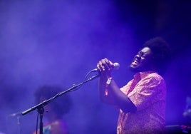 Michael Kiwanuka en una actuación en Málaga.