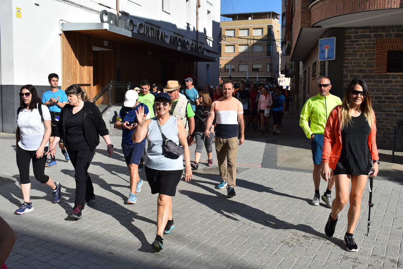 Dos marchas senderistas reúnen más de trescientas personas en Pradejón y Rincón de Soto