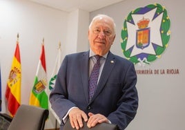 Florentino Pérez Raya, en la sede del Colegio de Enfermería de La Rioja.