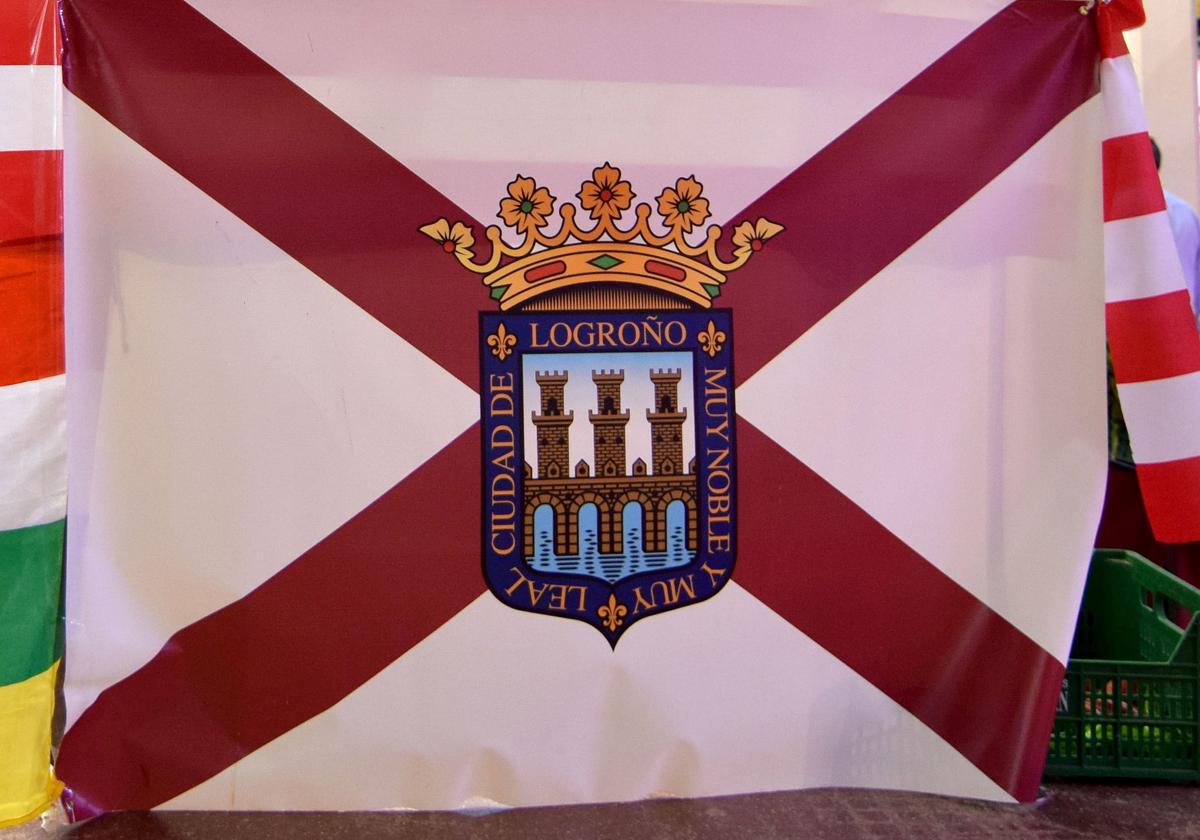 ¿El escudo histórico o el actual?