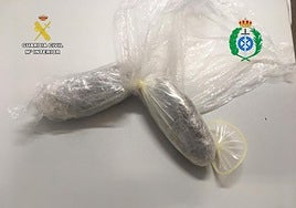 Parte de la droga incautada a las tres mujeres.