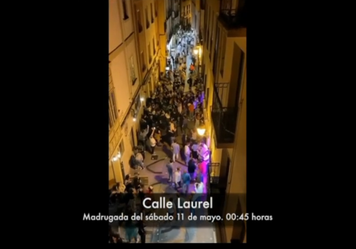 Vecinos del centro histórico critican botellones «impunes y consentidos» de madrugada en Laurel