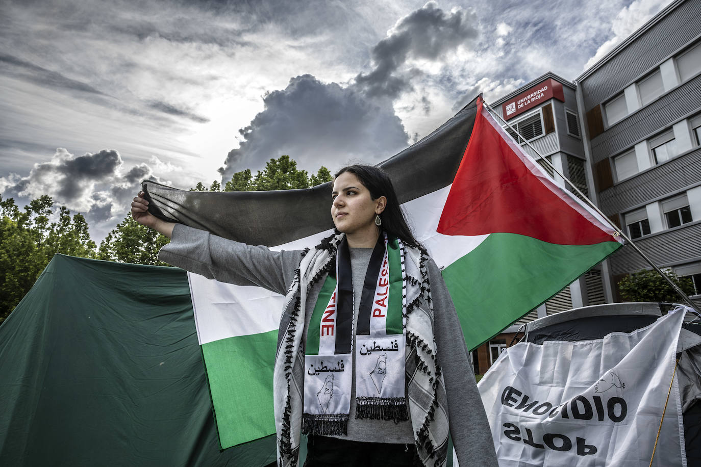 Primera mañana de acampada en la UR para apoyar a Palestina