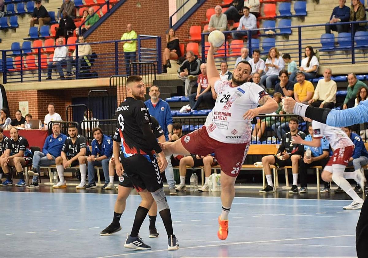 Javi García marca uno de sus siete tantos al Sinfín.