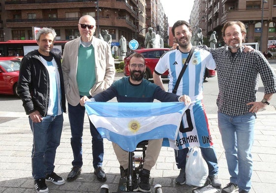 Emiliano Godoy, Gustavo Lauría, Gustavo Luiz, Germán Denton y Horacio Becerra, en la Gran Vía de Logroño.