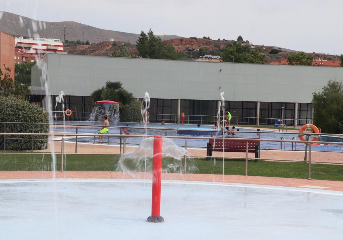 Imagen de las piscinas municipales de Sendero de la temporada pasada, que volverán a abrir al baño el próximo 8 de junio.