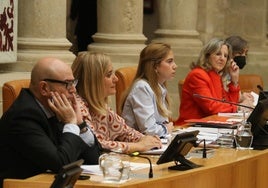 La Mesa del Parlamento, con Marta Fernández Cornago en la Presidencia