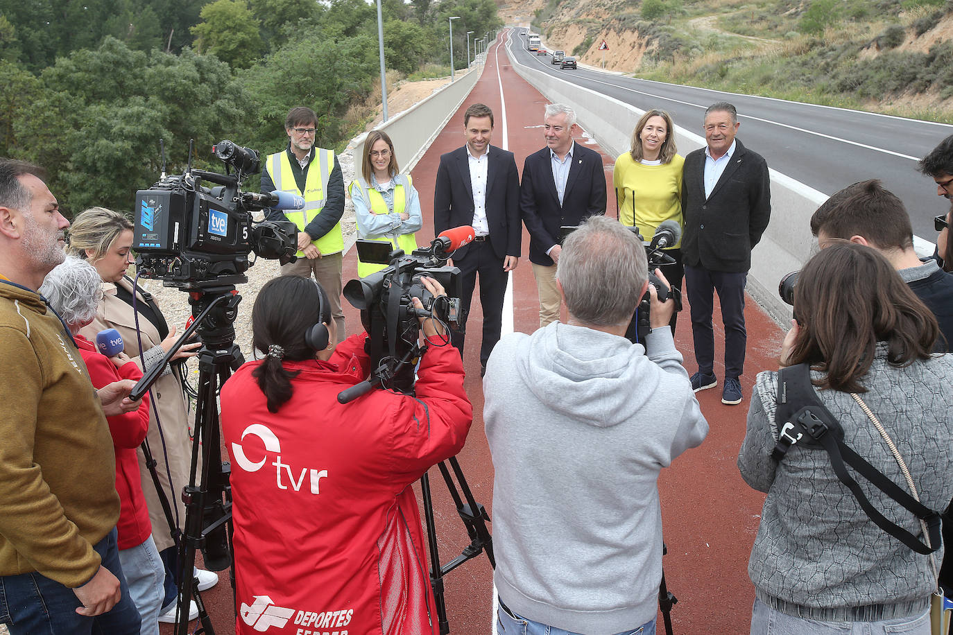 Puesta de largo del primero de los tres carriles ciclopeatonales proyectados durante el pasado mandato por el Gobierno de La Rioja hasta Logroño con fondos europeos.