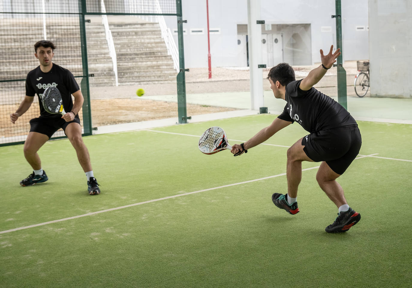 Ortodoncia Muro y Re9 toman ventaja en el torneo de pádel Empresas de La Rioja