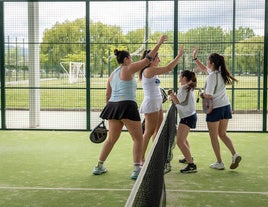 Ortodoncia Muro y Re9 toman ventaja en el torneo de pádel Empresas de La Rioja