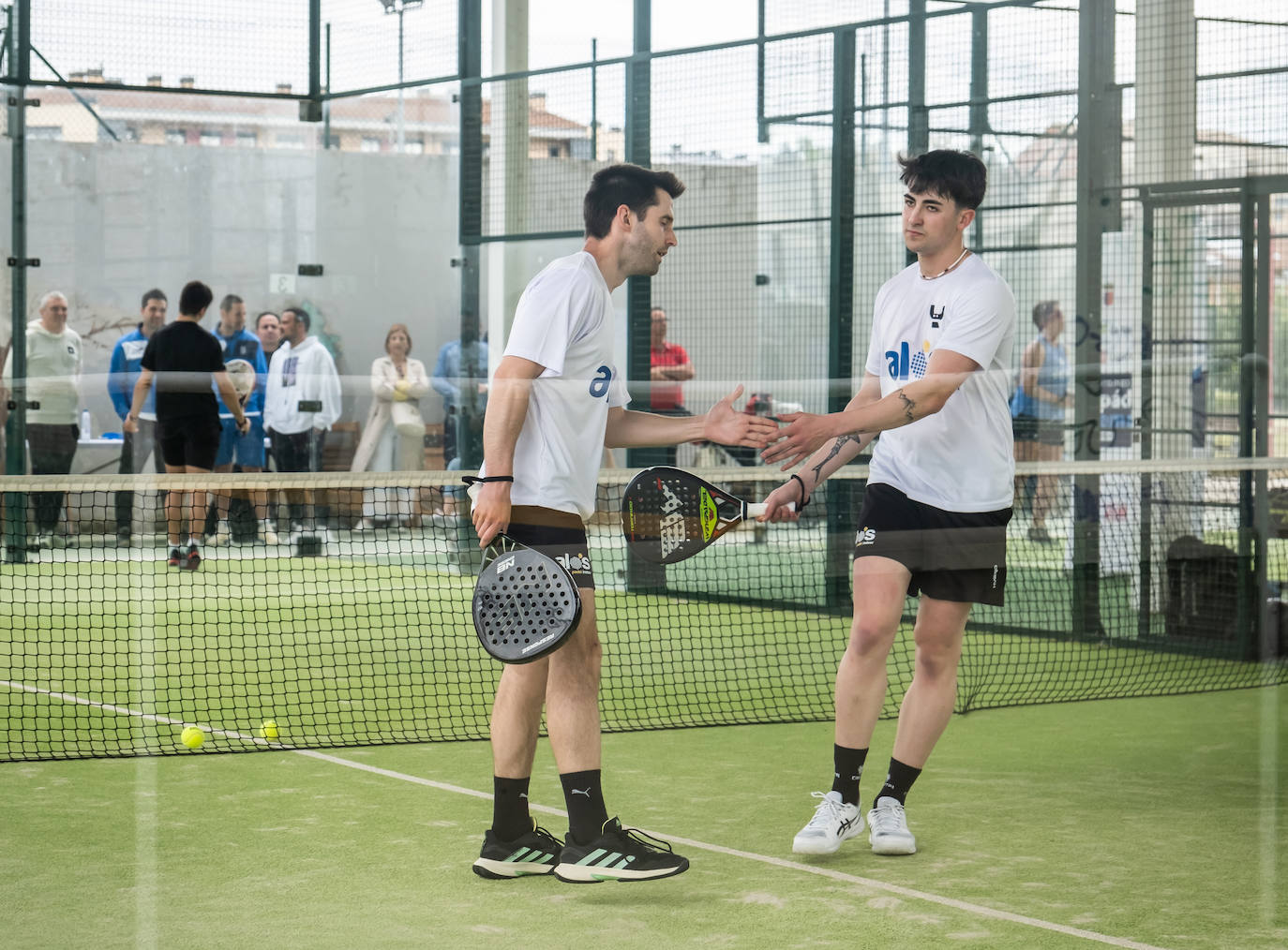 Ortodoncia Muro y Re9 toman ventaja en el torneo de pádel Empresas de La Rioja