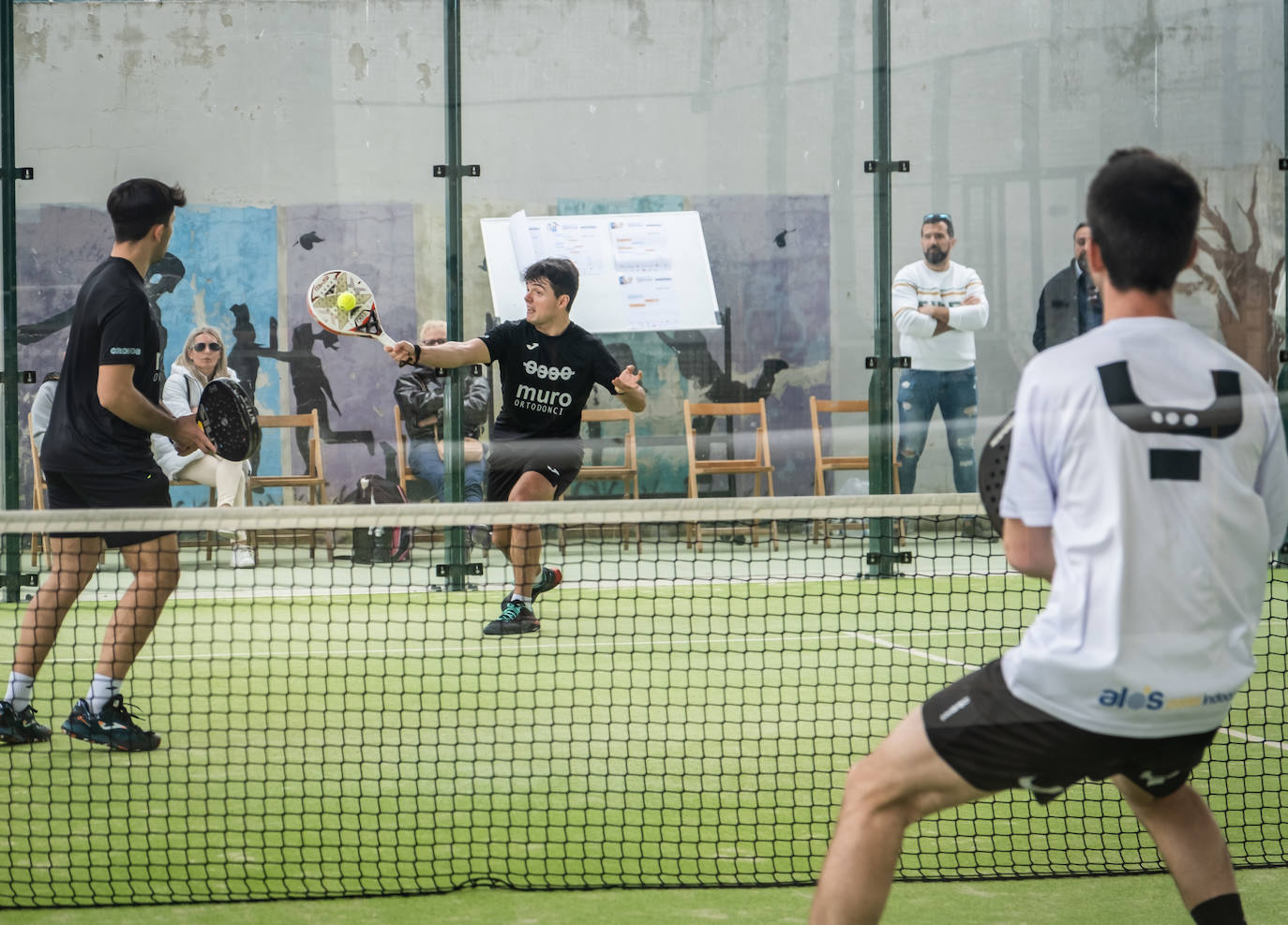 Ortodoncia Muro y Re9 toman ventaja en el torneo de pádel Empresas de La Rioja