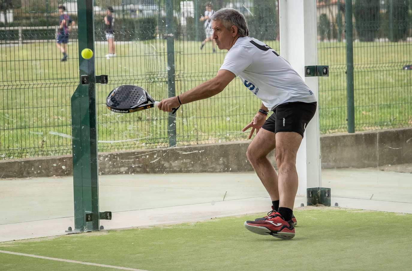 Ortodoncia Muro y Re9 toman ventaja en el torneo de pádel Empresas de La Rioja