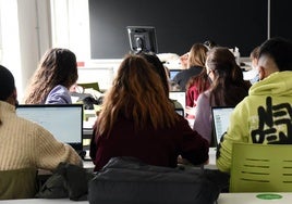 Estudiantes en un aula de la Universidad de La Rioja, en una imagen de archivo.