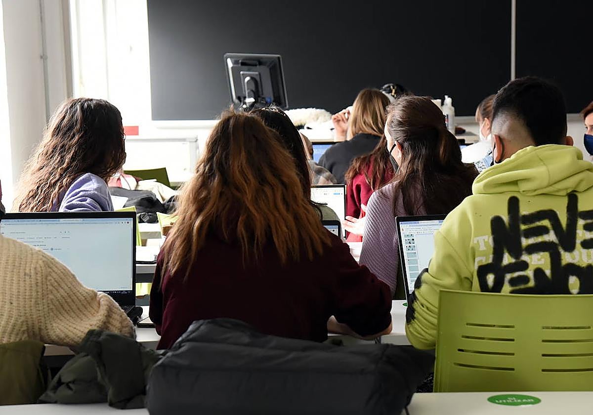 Estudiantes en un aula de la Universidad de La Rioja, en una imagen de archivo.