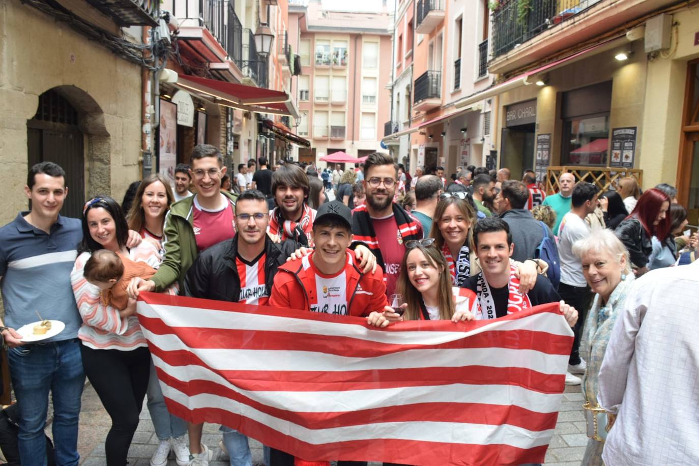 Ambiente blanquirrojo en la Laurel antes del UDL-Marbella