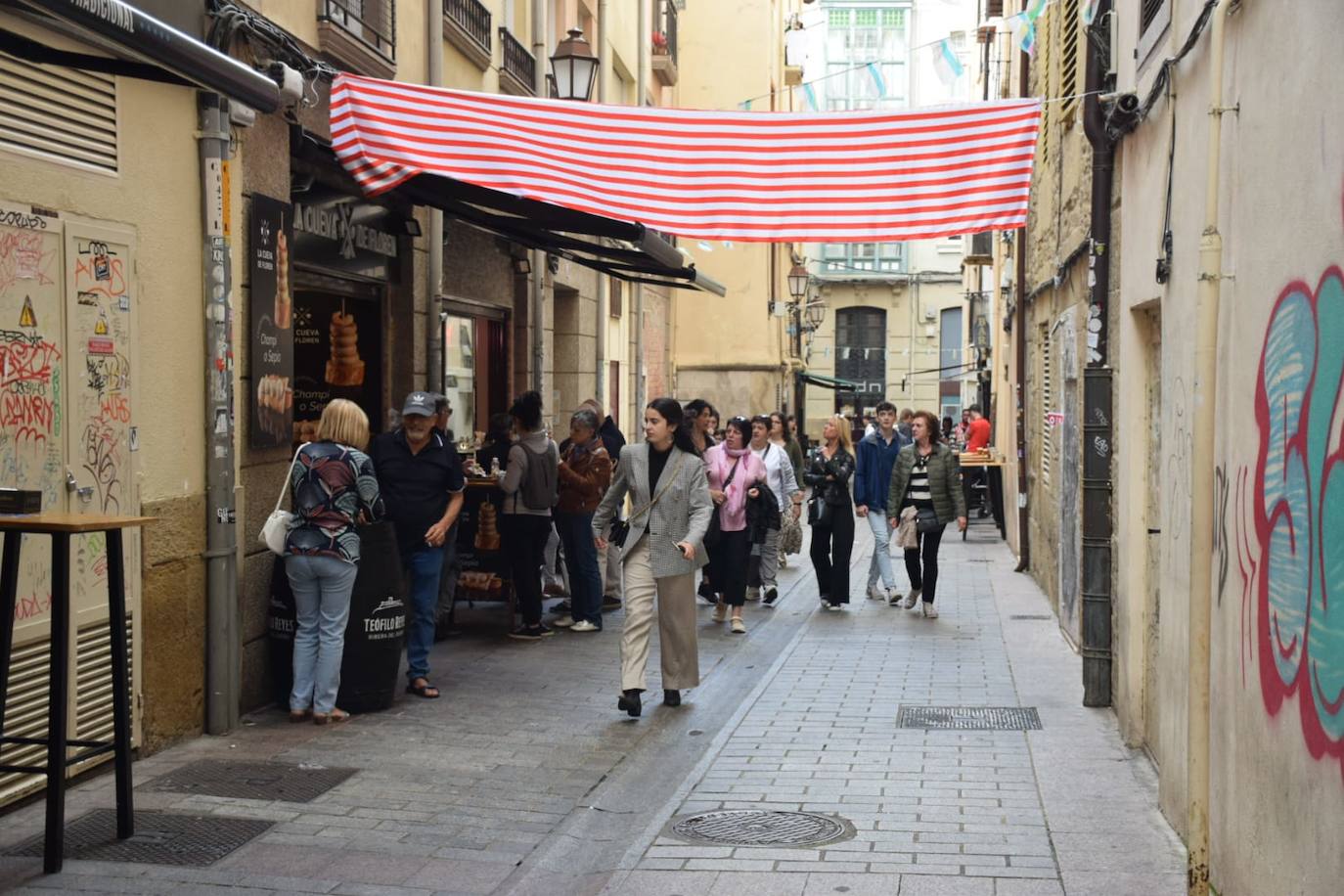 Ambiente blanquirrojo en la Laurel antes del UDL-Marbella