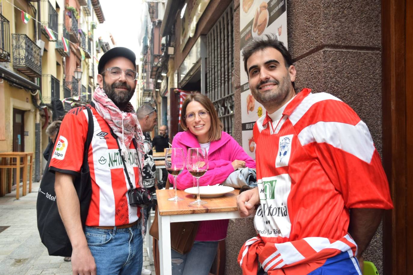 Ambiente blanquirrojo en la Laurel antes del UDL-Marbella