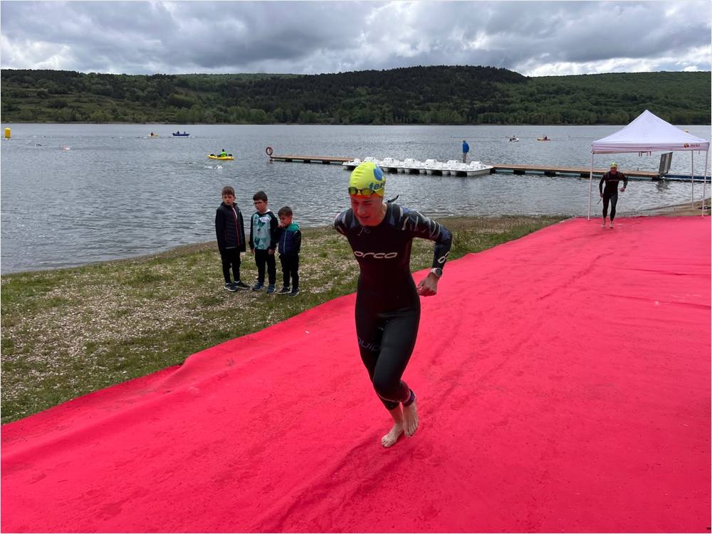 Del Alámo y Remírez ganan el triatlón de El Rasillo